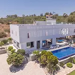 Villa Chloe *